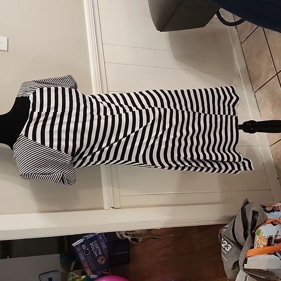 Dress - Picture 2 of 5